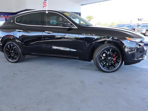 Used 2017 Maserati Levante w/ Luxury Package image 6