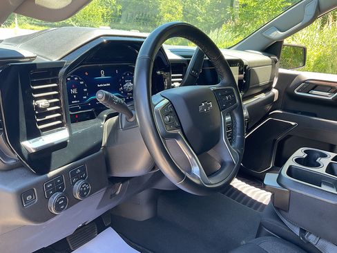 Used 2023 Chevrolet Silverado 1500 RST w/ Z71 Off-Road Package AWD/4WD image 10