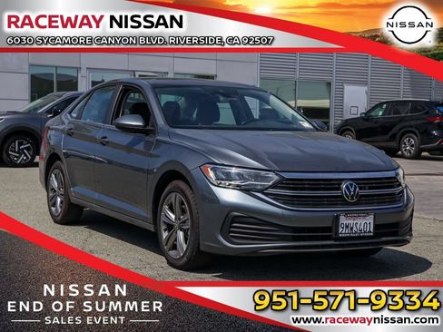 Used 2024 Volkswagen Jetta SE FWD image 1