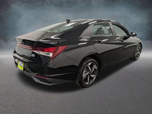 Certified 2023 Hyundai Elantra SEL w/ Convenience Package FWD image 4
