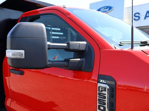 Used 2023 Ford F550 4x4 Regular Cab Super Duty image 23