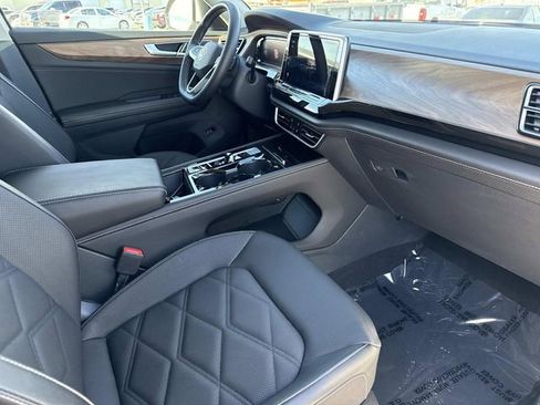 Used 2025 Volkswagen Atlas SE image 15