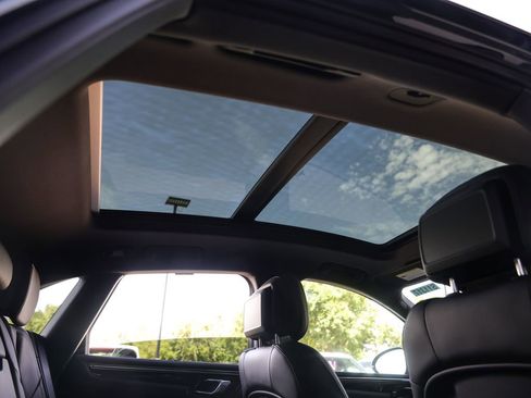 Certified 2025 Porsche Macan image 38