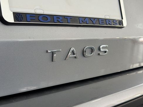 New 2026 Volkswagen Taos SE FWD image 32