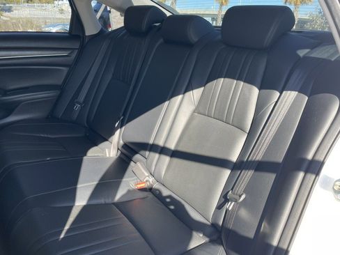 Used 2018 Honda Accord Touring image 10