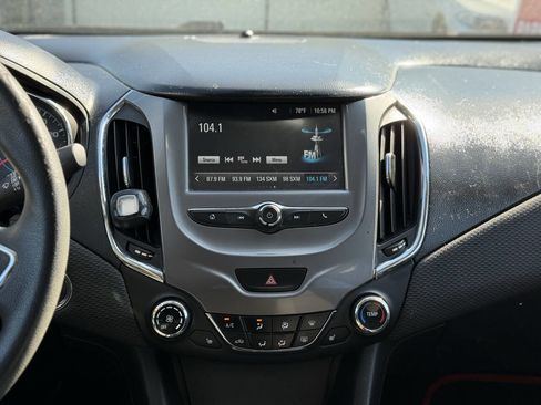 Used 2017 Chevrolet Cruze LT w/ Convenience Package image 17