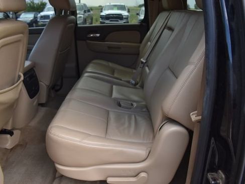 Used 2011 GMC Yukon XL SLT w/ SLT-2 Equipment Package AWD/4WD image 21