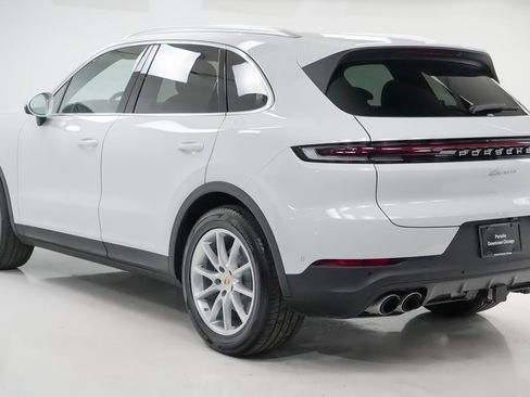 Certified 2025 Porsche Cayenne image 3