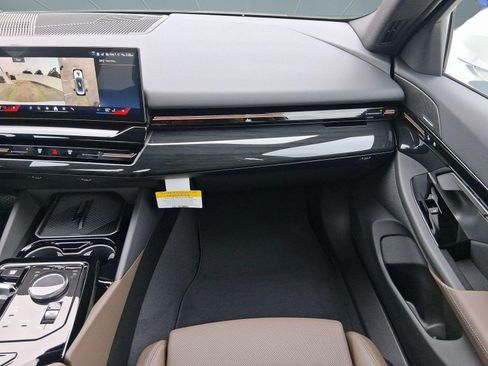 Used 2026 BMW 530i w/ Premium Package RWD image 29