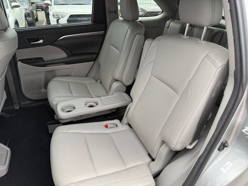 Used 2018 Toyota Highlander Limited Platinum AWD/4WD image 17