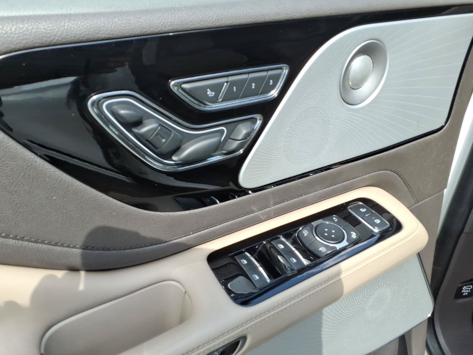 Used 2020 Lincoln Aviator Grand Touring w/ Equipment Group 302A AWD/4WD image 11