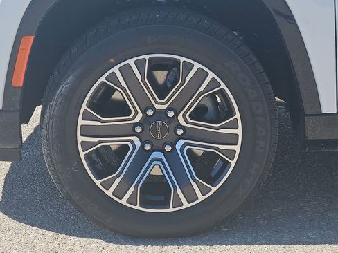 New 2025 Jeep Wagoneer 4WD image 9