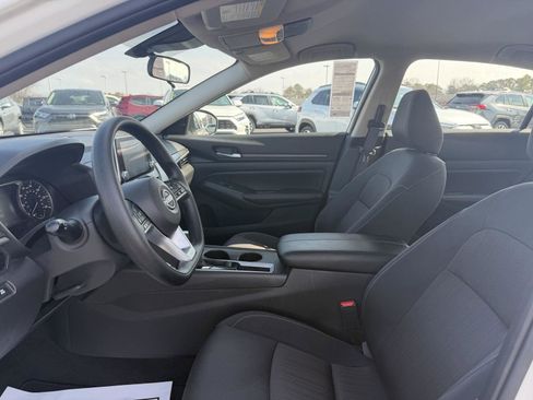 Used 2025 Nissan Altima 2.5 SV image 11