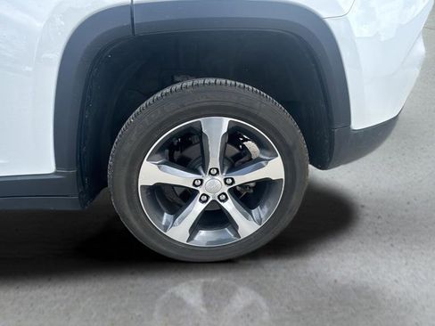 Used 2023 Jeep Grand Cherokee Limited AWD/4WD image 25
