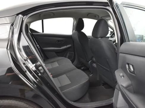 Used 2025 Nissan Sentra SV FWD image 17