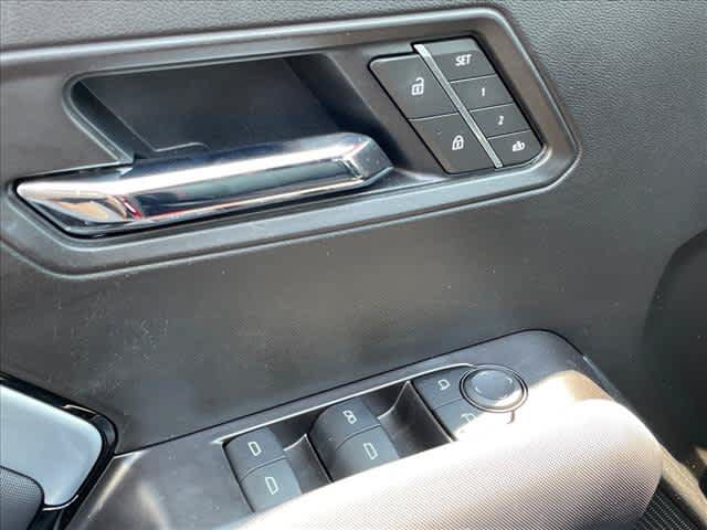 Used 2025 Chevrolet Colorado Z71 w/ Technology Package AWD/4WD image 17