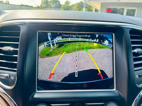 Used 2018 Jeep Grand Cherokee Limited AWD/4WD image 23