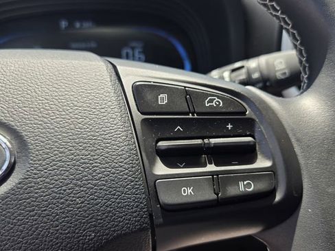 Certified 2025 Hyundai Venue Limited image 26