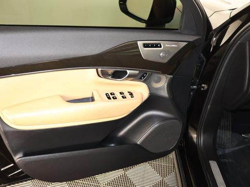 Used 2018 Volvo XC90 T6 Momentum w/ Convenience Package image 35