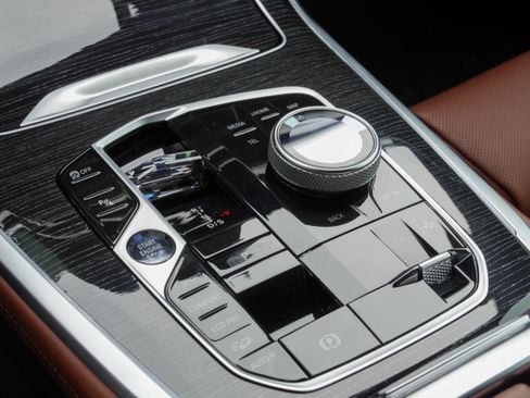 Used 2024 BMW X7 M60i w/ Executive Package image 30