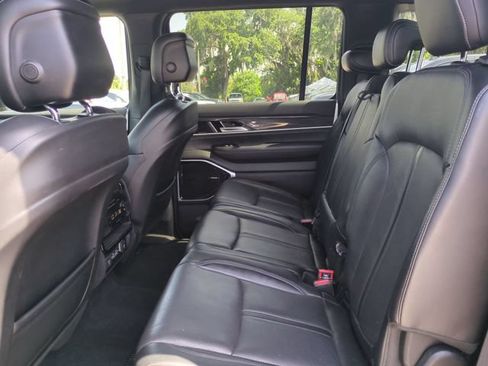 Used 2022 Jeep Wagoneer Series III w/ Premium Group I RWD image 17