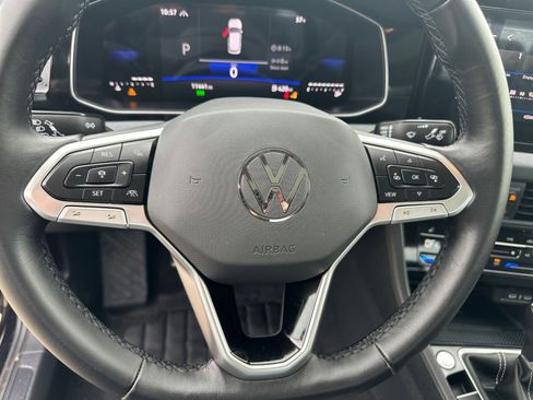 Used 2025 Volkswagen Jetta SE image 28