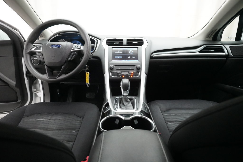 Used 2016 Ford Fusion SE FWD image 5