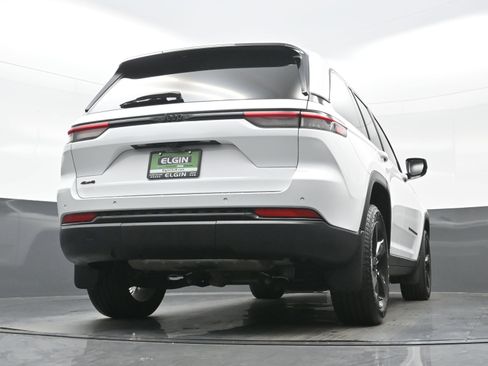 Used 2023 Jeep Grand Cherokee Altitude image 30