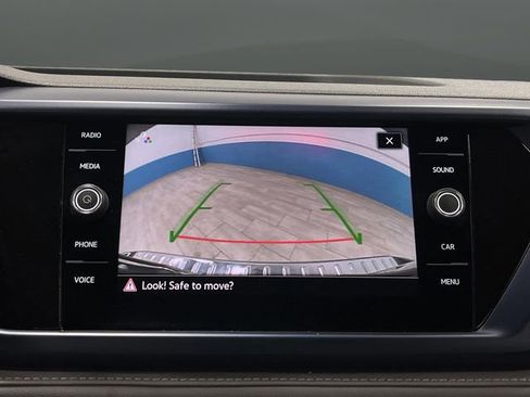 Used 2024 Volkswagen Taos SE w/ Panoramic Sunroof Package image 10