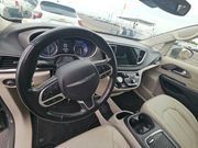 Used 2021 Chrysler Pacifica Touring-L FWD image 11