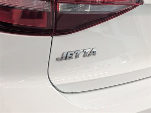 Used 2016 Volkswagen Jetta Sport image 10