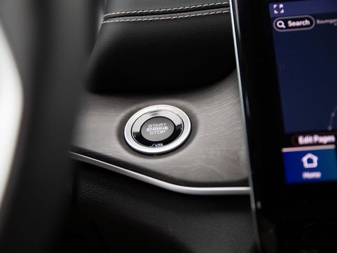 Used 2024 Jeep Grand Cherokee Limited w/ Black Appearance Package image 7