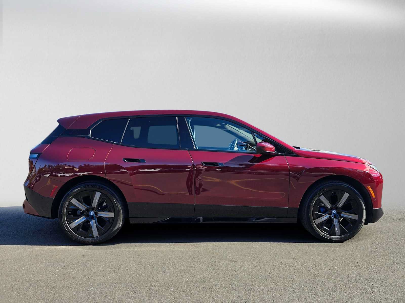 Used 2024 BMW iX xDrive50 w/ Premium Package AWD/4WD image 2