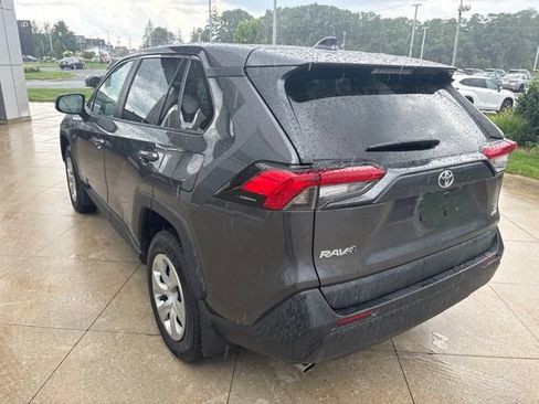 Used 2022 Toyota RAV4 LE AWD/4WD image 5