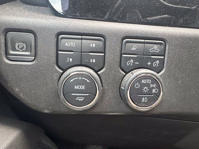 Used 2022 Chevrolet Silverado 1500 LTZ w/ LTZ Convenience Package II AWD/4WD image 17