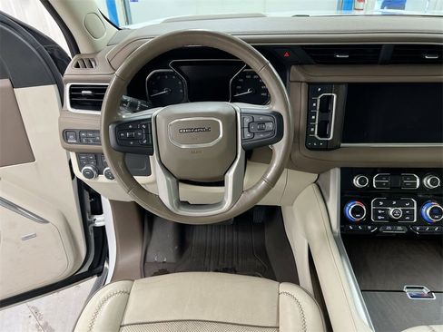 Used 2021 GMC Yukon XL Denali w/ Denali Premium Package image 20