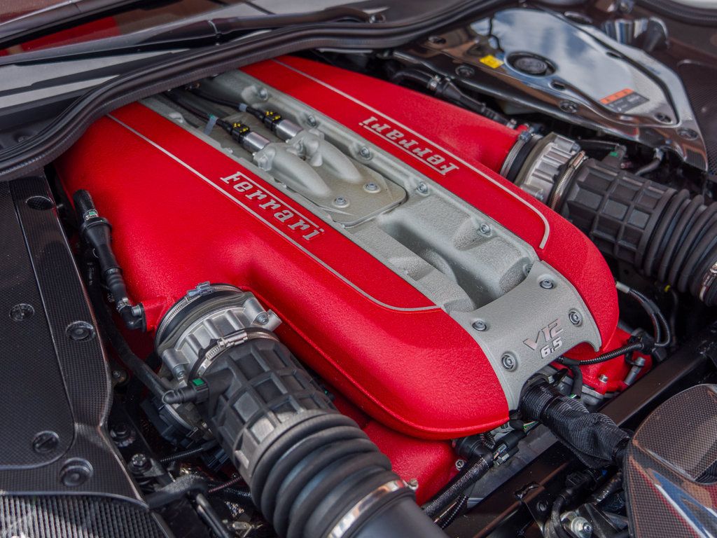 Used 2019 Ferrari 812 Superfast RWD image 40