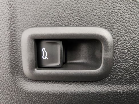 New 2026 Volkswagen Tiguan SE image 11