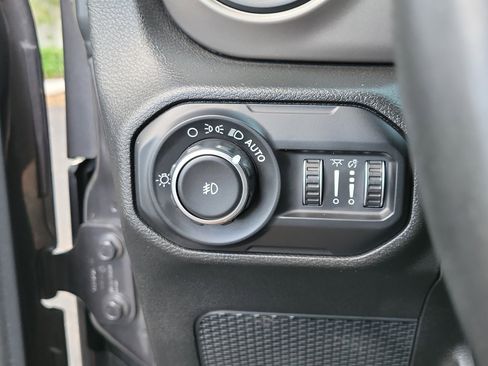 Used 2018 Jeep Wrangler Unlimited Sport S AWD/4WD image 27
