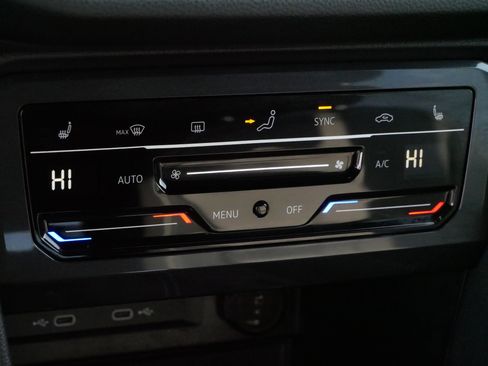 Certified 2024 Volkswagen Tiguan SE R-Line image 23