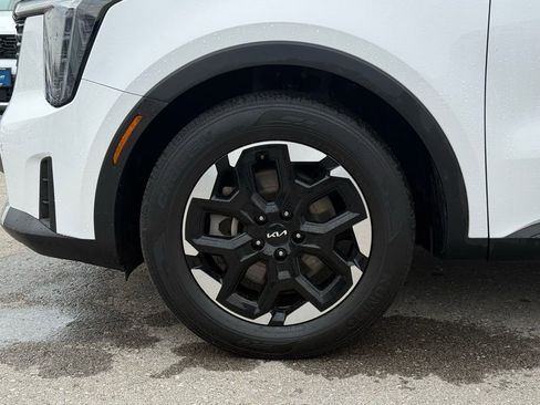 Certified 2024 Kia Sorento S image 5