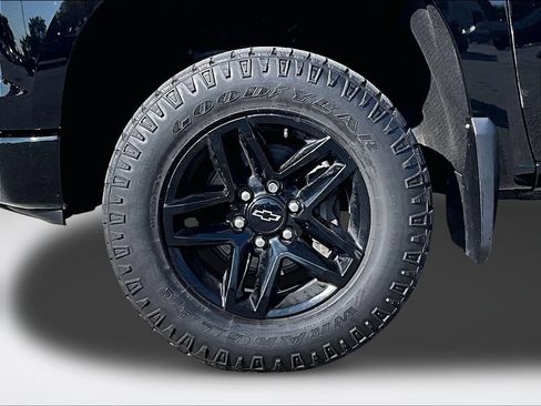 Used 2022 Chevrolet Silverado 1500 Custom Trail Boss AWD/4WD image 10