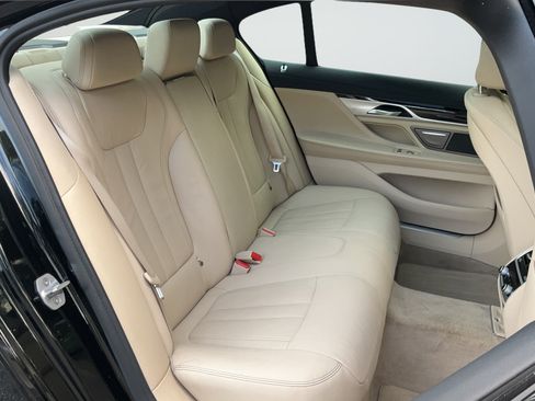Used 2018 BMW 740i RWD image 21