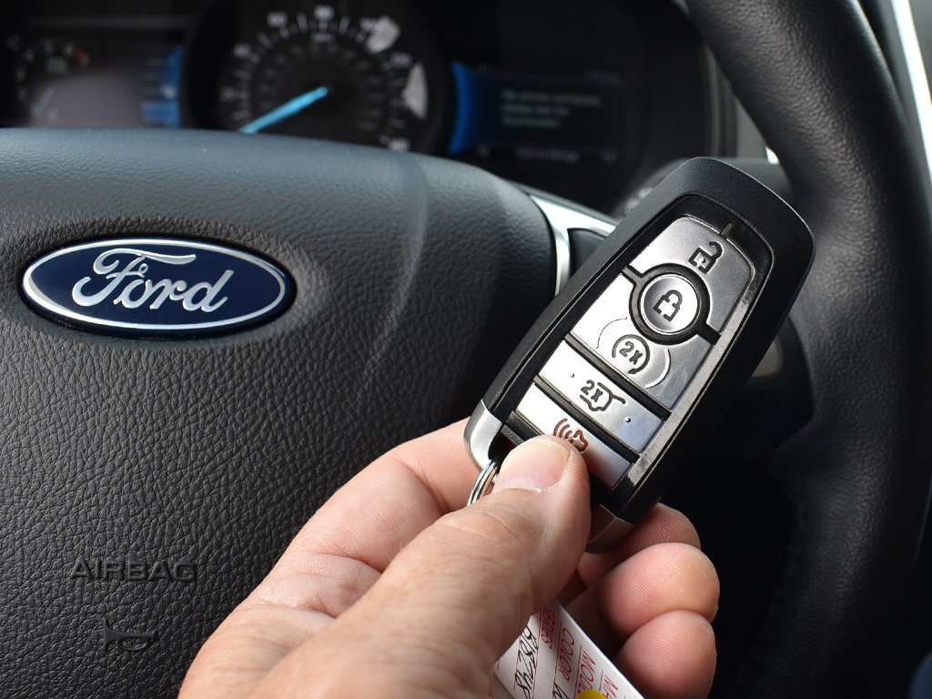 Used 2024 Ford Edge Titanium AWD/4WD image 9