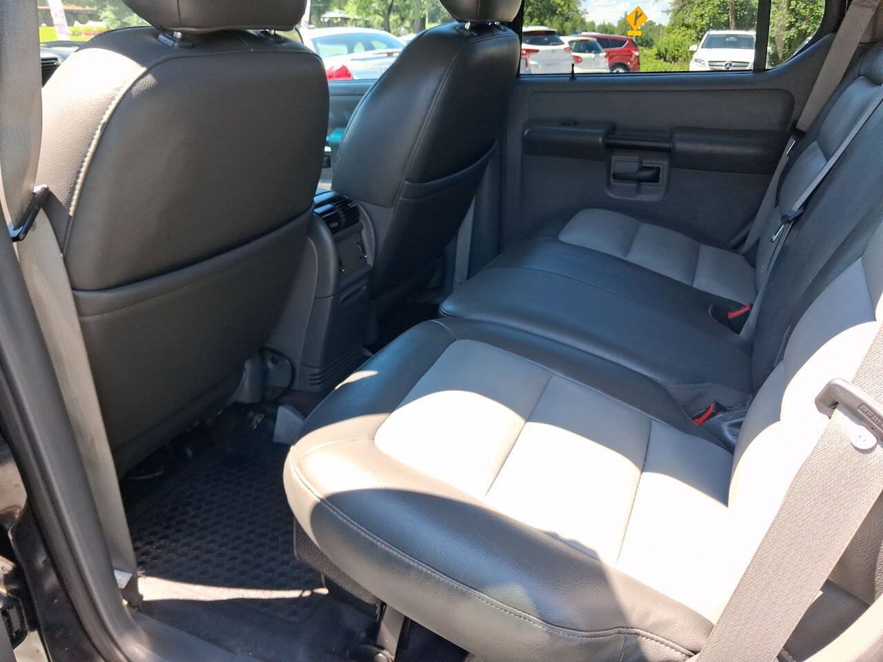 Used 2005 Ford Explorer Sport Trac 4x4 image 28