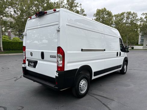 Used 2026 RAM ProMaster 2500 w/ Convenience Group FWD image 9