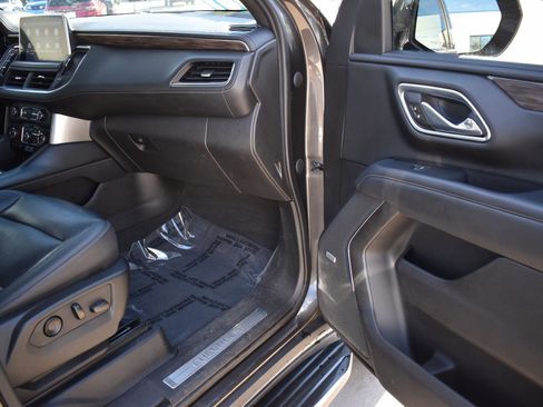 Used 2021 Chevrolet Suburban LT image 14
