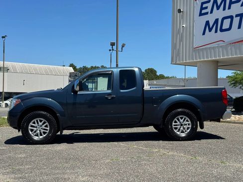 Used 2018 Nissan Frontier SV AWD/4WD image 2