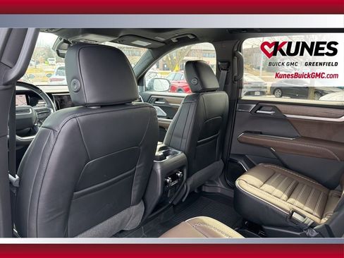 New 2026 GMC Acadia Denali Ultimate w/ LPO, Floor Liner Package image 38