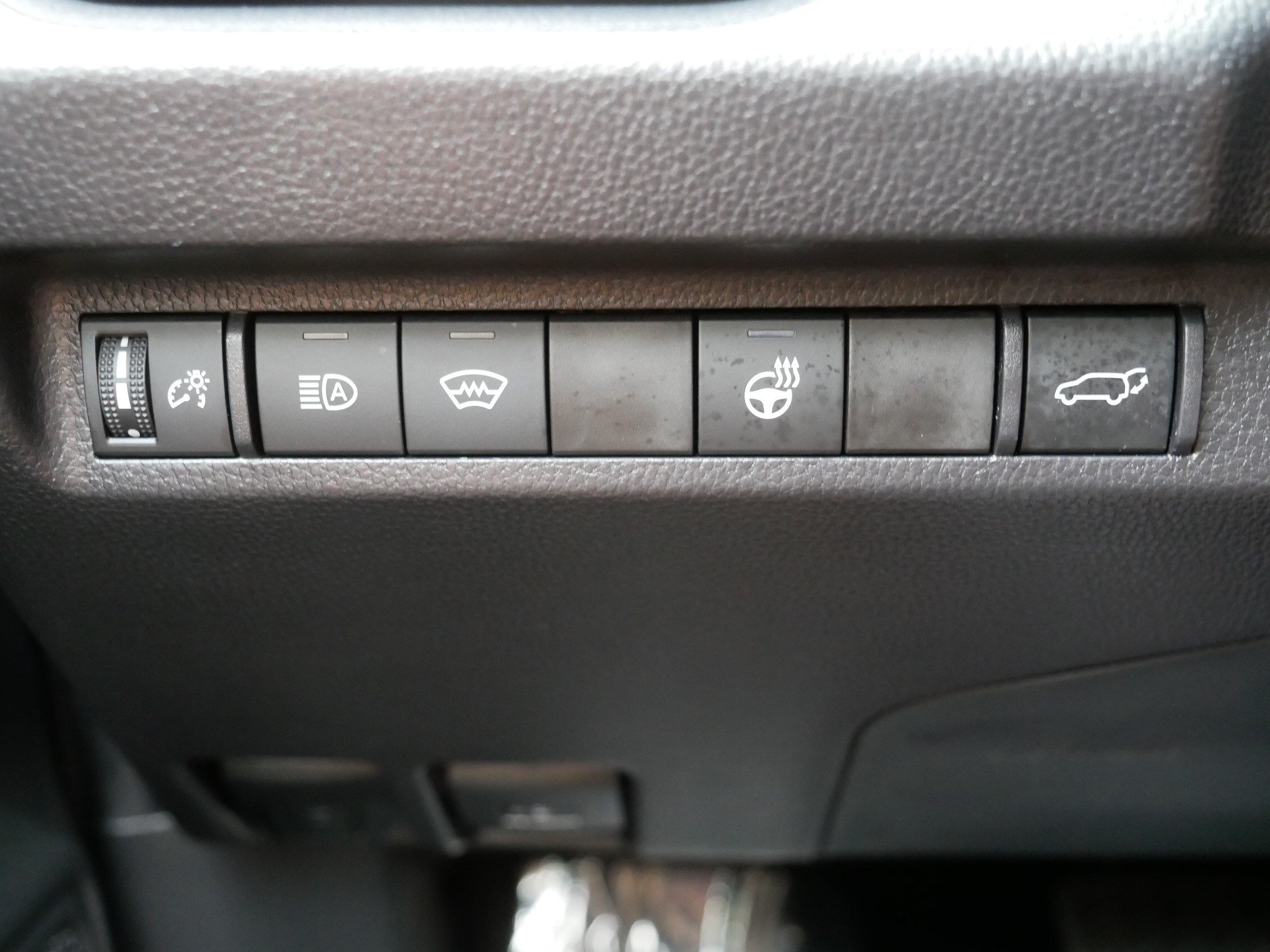 Used 2025 Toyota RAV4 XLE Premium w/ Weather Package AWD/4WD image 26